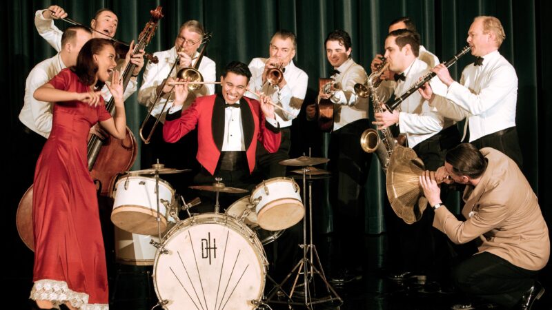 Christmas in Swing